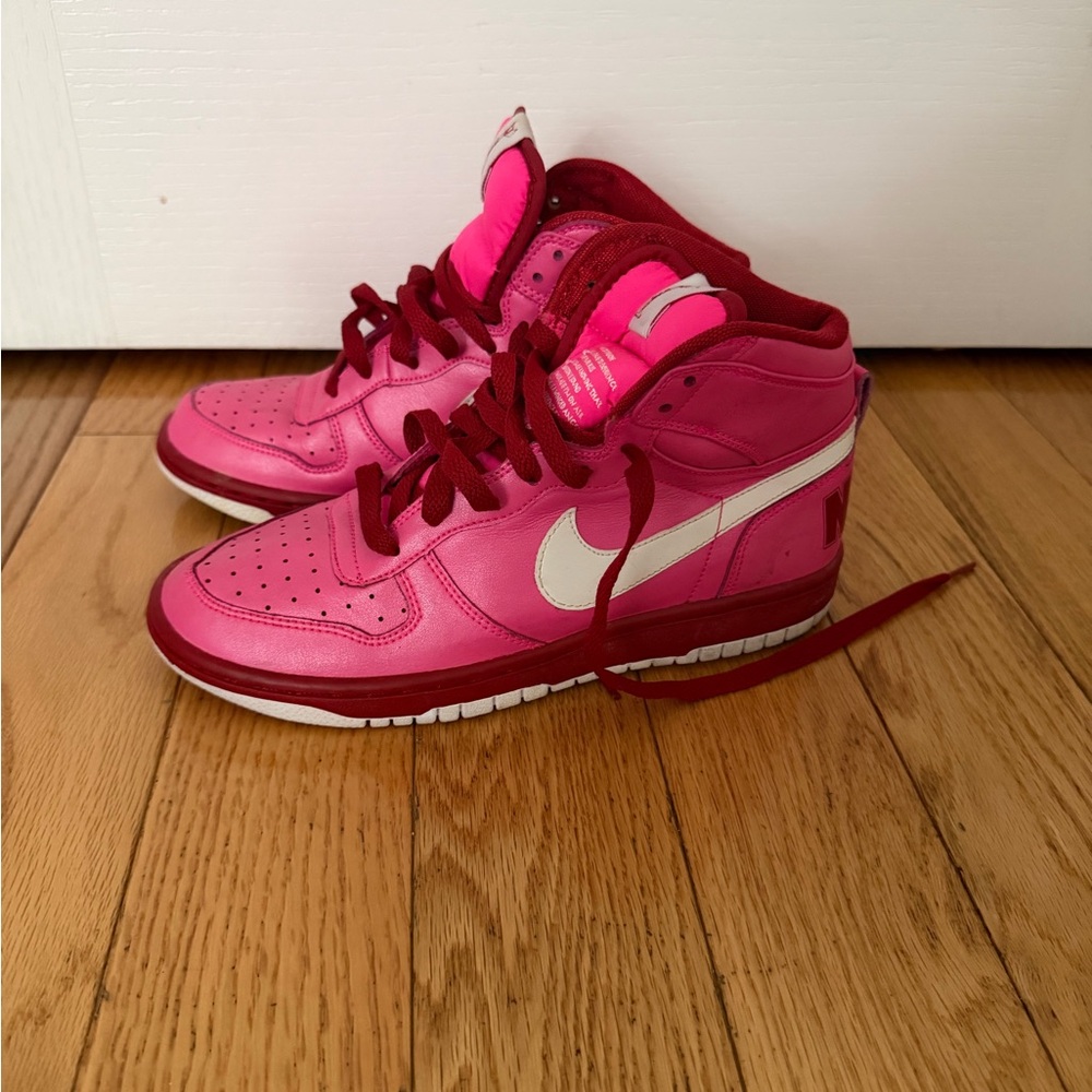 Nike dunk high in pink prime Sneakers size 7.5